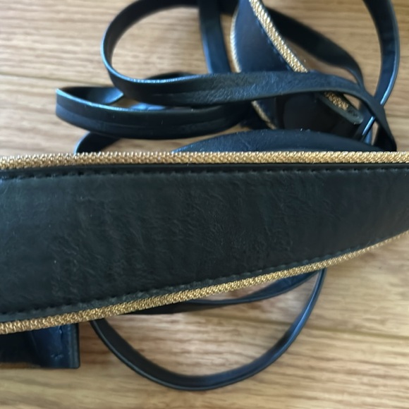 5/25$ 🎄Black and gold belt - Picture 2 of 2